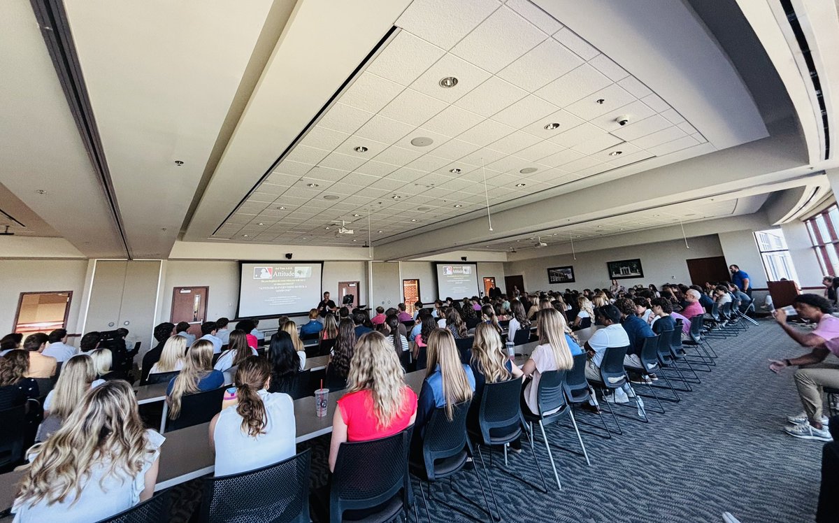 NPGrizBusiness's tweet image. Our business organization, DECA, took a group of members to Lindenwood University yesterday for our Missouri DECA’s Leadership Conference. Students heard from a great speaker and participated in activities with the School of Business. #wearenorthpoint #modeca #deca #grizbizness