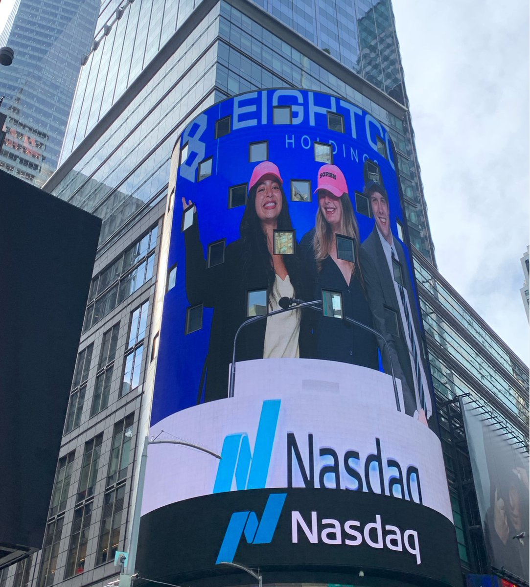 bitmine_alexa's tweet photo. Honored to celebrate @Eightcoholdings @Iamhuman_ORBS this morning at @NasdaqExchange. 

An incredible experience and a moment I’ll never forget. 

Special thank you @fundstrat - I am so fortunate to be part of the Fundstrat family, working alongside the brightest minds in the 🌎 https://t.co/53LXdBzaY1