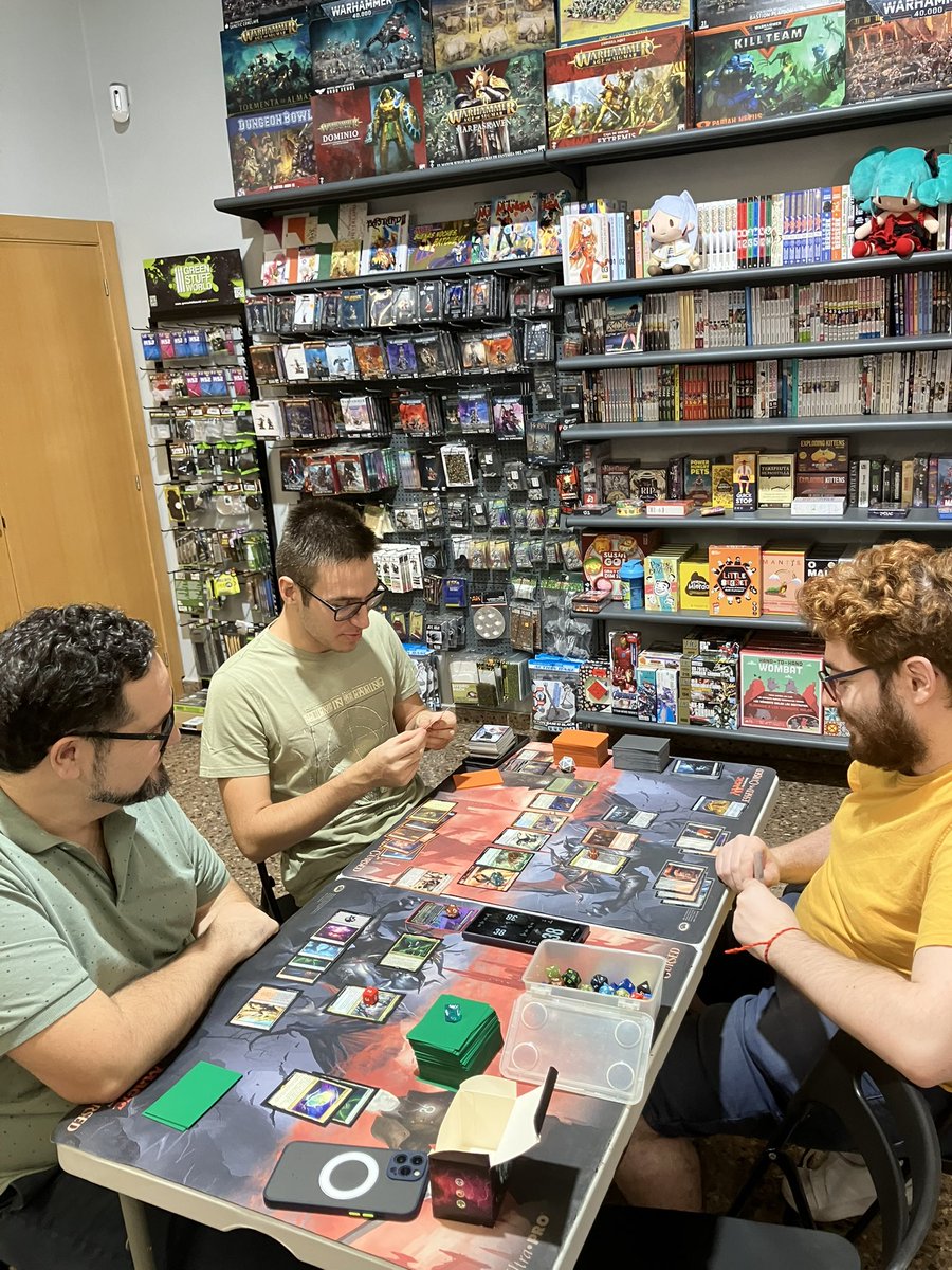 Hoy tocaba aprender #Riftbound arriba y Commander abajo!