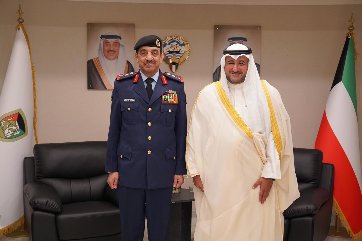 AMMalsabah's tweet photo. أبارك لأخي الفريق ركن/ خالد درج الشريعان حصوله على الثقة الغالية لسيدي حضرة صاحب السمو، أمير البلاد المفدى، القائد الأعلى للقوات المسلحة، بترقيته وتعيينه رئيساً للأركان العامة للجيش. الله يوفقك يا بو حمد. https://t.co/E9QkrFNnyw