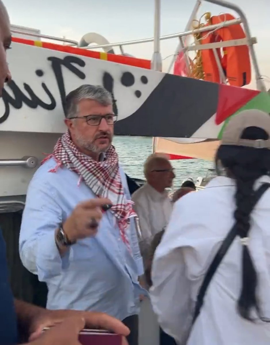 Az evvel öğrendim. <a href="/m_eminyildirim/">Muhammed Emin Yıldırım</a> hocamıızın olduğu teknenin bakım tadilat işleri tamamlanmış. 

Onlar da #GlobalSumudFlotilla ile Gazze yoluna revan oluyorlar. 

Rabbi Rahim, Gazze'ye olan yardımına onları da vesile kılsın! 

Yolları açık olsun!