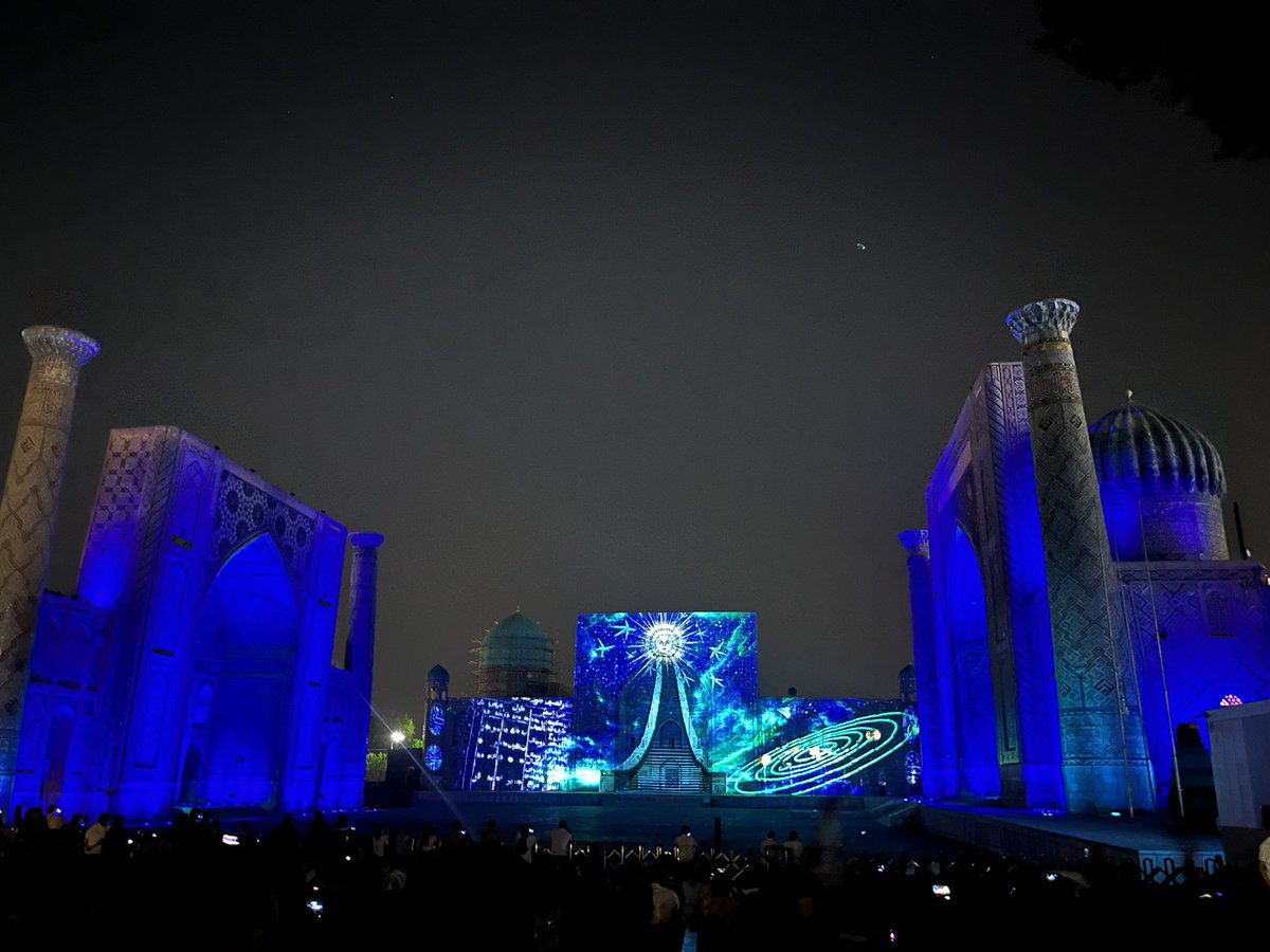 SilkRoadPartner's tweet photo. レギスタン広場のプロジェクションマッピング、今年は21時からほぼ毎日開催されています。

#サマルカンド
#ウズベキスタン https://t.co/bF5aJMAybe