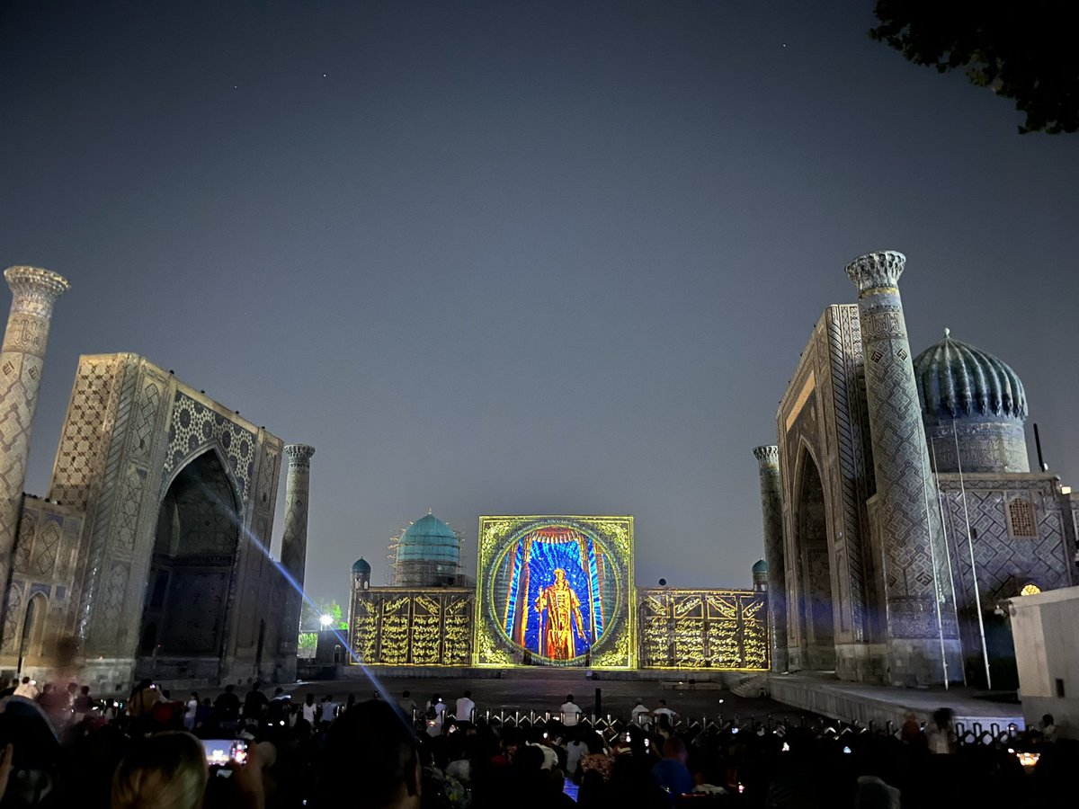 SilkRoadPartner's tweet photo. レギスタン広場のプロジェクションマッピング、今年は21時からほぼ毎日開催されています。

#サマルカンド
#ウズベキスタン https://t.co/bF5aJMAybe