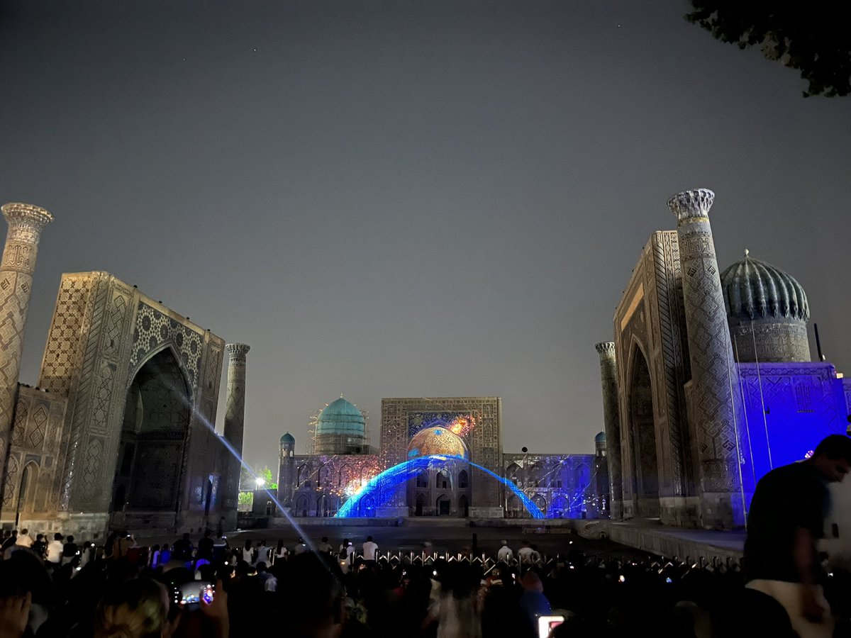 SilkRoadPartner's tweet photo. レギスタン広場のプロジェクションマッピング、今年は21時からほぼ毎日開催されています。

#サマルカンド
#ウズベキスタン https://t.co/bF5aJMAybe