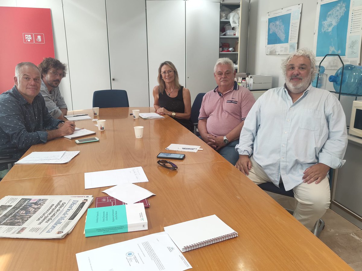 Reunió molt fructífera del <a href="/psibpsoe/">PSIB-PSOE</a> amb <a href="/PIMECOmll/">pimeco</a> , Carolina Domingo, Mateo Cunill i Agustín Linares per tractar la temporada turística  i els problemes i desafiaments d’un sector clau econòmica i socialment com el COMERÇ. Sense comerç no hi ha vida ni teixit social!