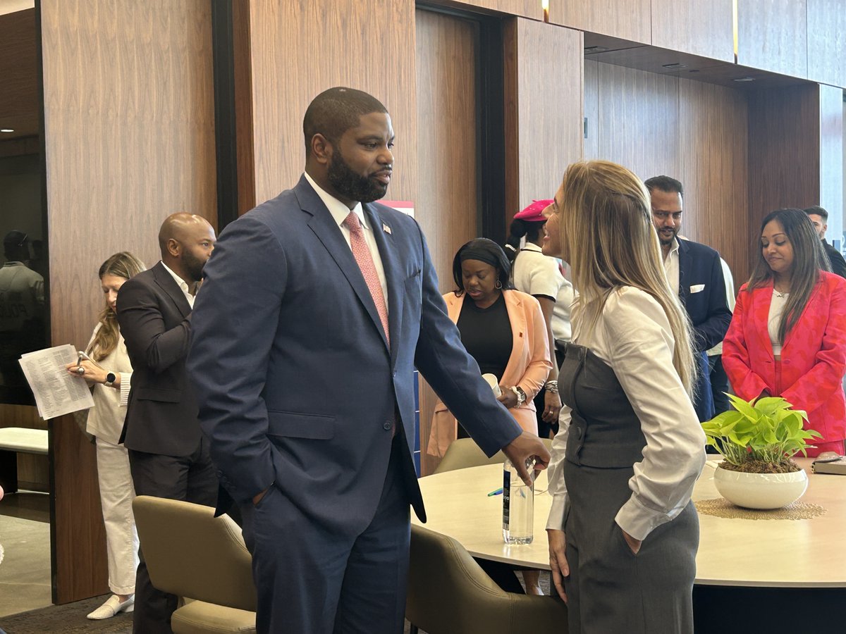 Florida’s #HousingCrisis took center stage at <a href="/MiamiRealtors/">MIAMI Realtors</a>’ Housing Affordability Forum, where GOP frontrunner <a href="/ByronDonalds/">Byron Donalds</a> outlined his long-term solutions as his 2026 governor bid gains momentum. 

Read more: miamitimesonline.com/news/florida/f…

#Florida #Election2026 #Miami