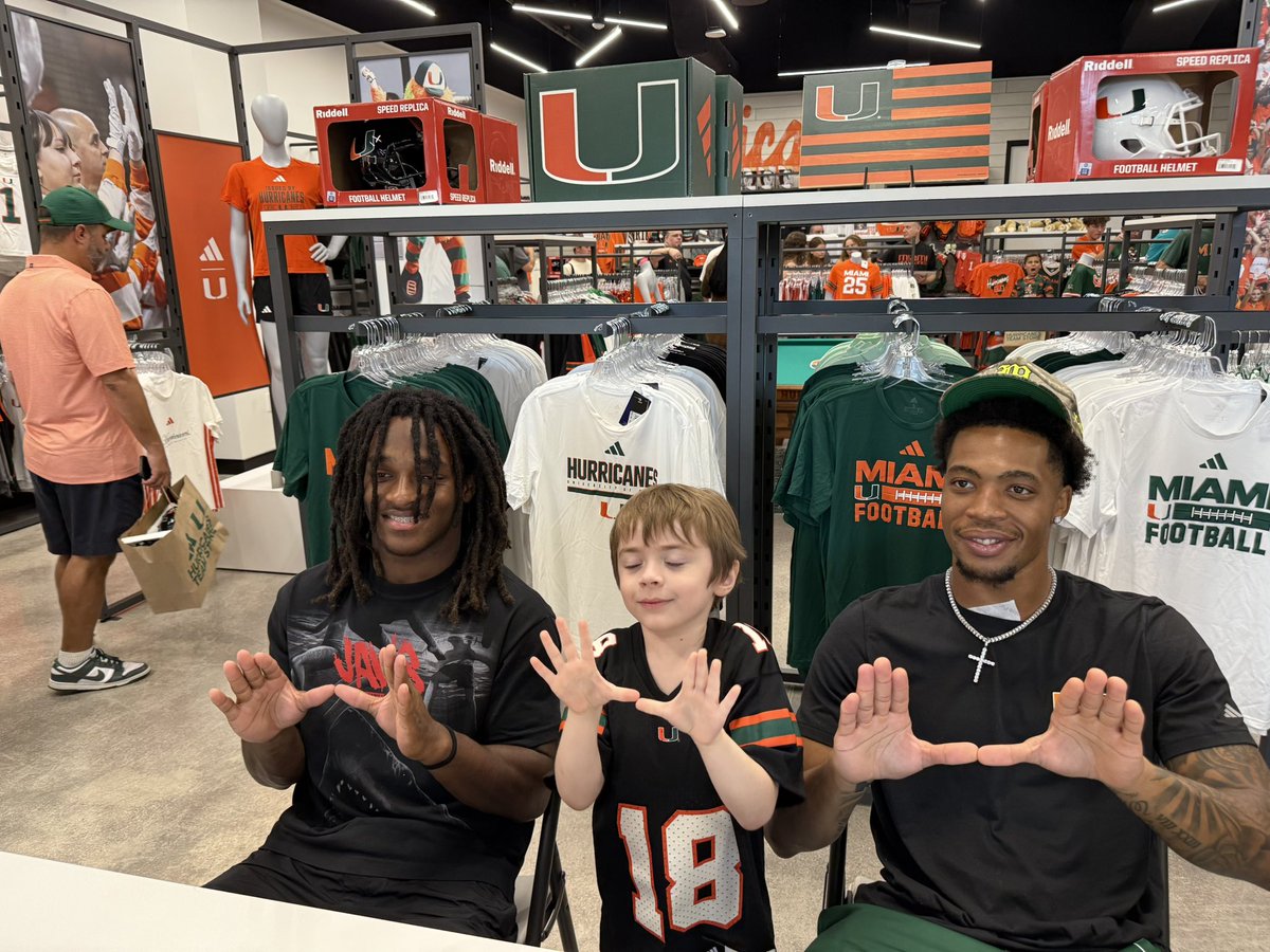allCanesRadio's tweet photo. @MALACHITONEY2 Happy Birthday 
Have a blessed day and Go Canes  
Beating The Gators will be a great present 🙌🏈💪 https://t.co/t8HbbGfYCJ
