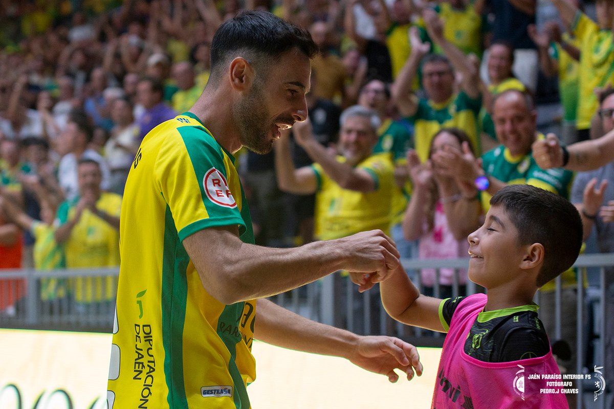 🤩 El pasado sábado todos quisimos ser 𝗕𝗿𝘂𝗻𝗼

💛 ¡La suerte de poder 𝗰𝗲𝗹𝗲𝗯𝗿𝗮𝗿 𝗹𝗼𝘀 𝗴𝗼𝗹𝗲𝘀 junto a tus ídolos!

🦁 A nuestro jugador Alevín nunca se le olvidarán 𝗲𝘀𝘁𝗼𝘀 𝗺𝗼𝗺𝗲𝗻𝘁𝗼𝘀

#SomosJaén💛 #FuturoAmarillo