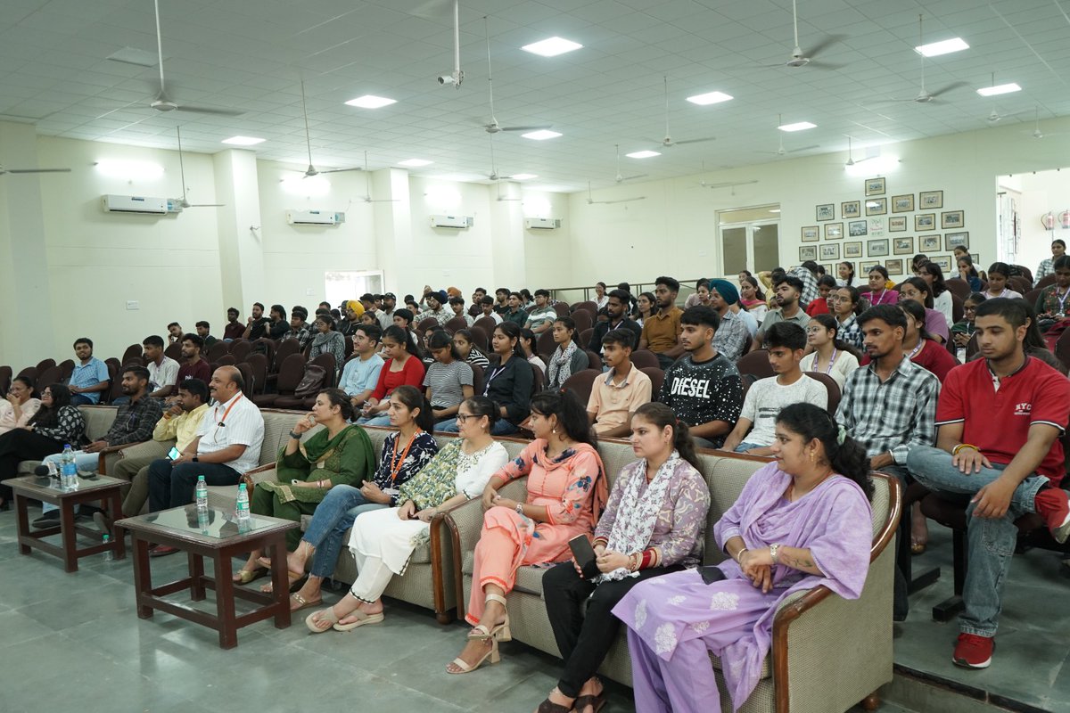 Techcadd_comp's tweet image. Techcadd had the privilege of leading a Career Counseling Awareness Program at dav college hoshiarpur —a platform where motivation blended seamlessly with innovation.

From the heartfelt welcome to the vibrant energy and curiosity of the students.