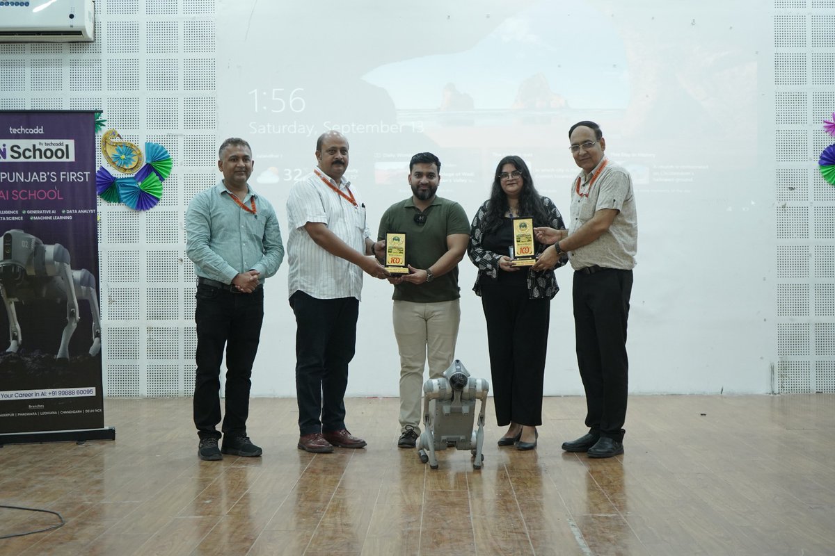 Techcadd_comp's tweet image. Techcadd had the privilege of leading a Career Counseling Awareness Program at dav college hoshiarpur —a platform where motivation blended seamlessly with innovation.

From the heartfelt welcome to the vibrant energy and curiosity of the students.