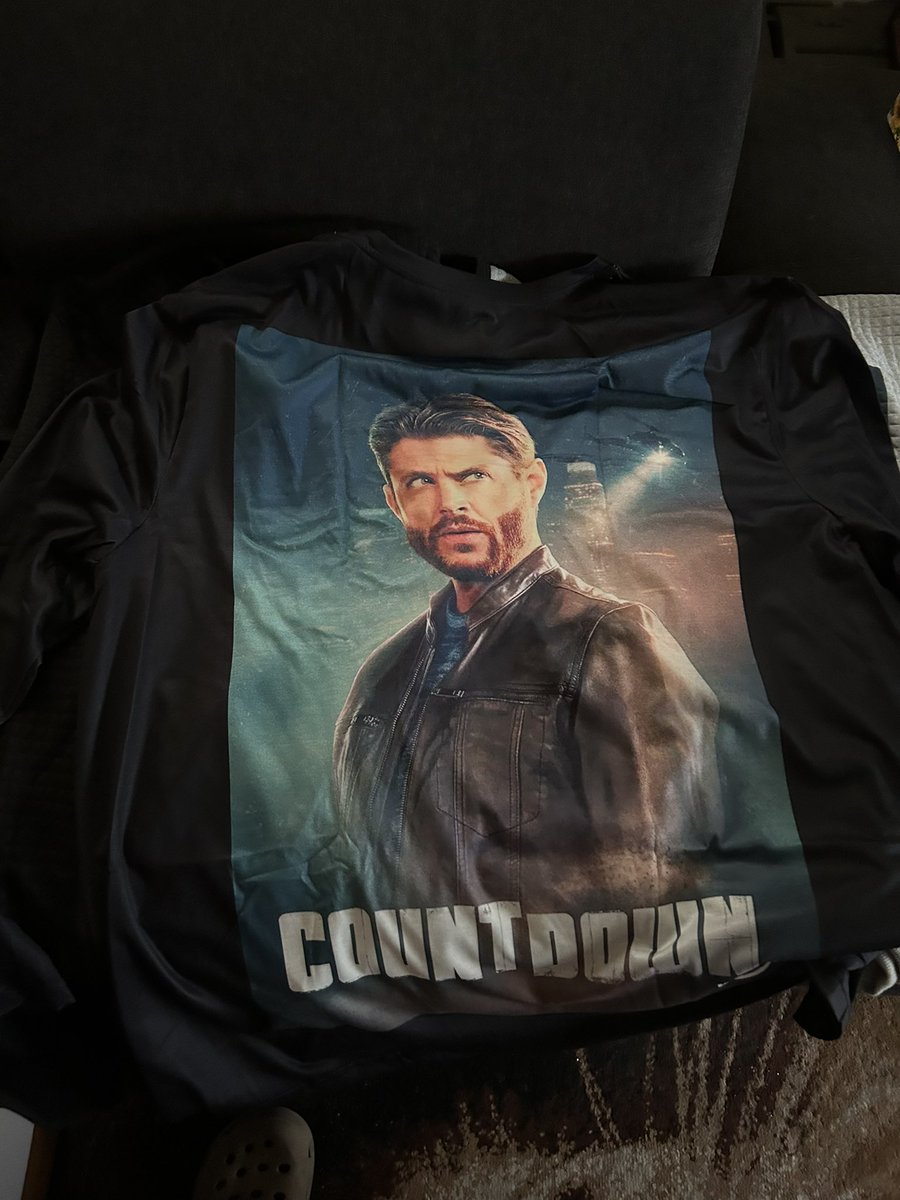 jackyharder's tweet photo. @suebsg9 this is just a test of what the jacket looks like ☺️ Because there is more to it #countdown
#countdowns2 #Countdownseson2 #countdownprime #countdonamazon https://t.co/faoqsblfoD