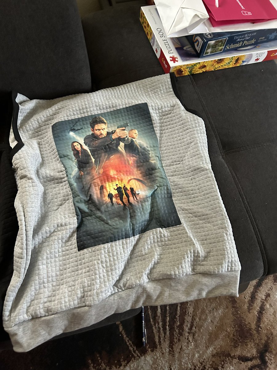 jackyharder's tweet photo. @suebsg9 this is just a test of what the jacket looks like ☺️ Because there is more to it #countdown
#countdowns2 #Countdownseson2 #countdownprime #countdonamazon https://t.co/faoqsblfoD