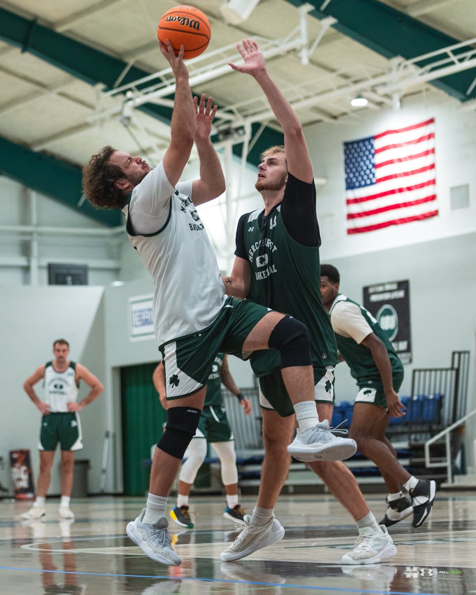 HurstMBBall's tweet image. Stomping grounds 🥾🏀

#RollLakers☘️