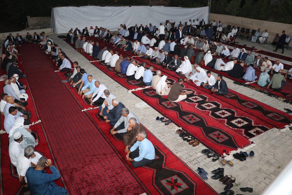 ibrahimeyyupogl's tweet photo. 📍 Haliliye Kırsalındayız!

Haliliye İlçe Başkanımız Mustafa Bağmancı ile birlikte;

Yenisu Kırsal Mahallemizde İbrahim Aslan’ın hanesine misafir olduk. 

Bölge muhtarlarımız ve vatandaşlarımızla bir araya gelerek talep ve önerilerini dinledik, sorunların çözümü noktasında istişarelerde bulunduk.

Bizleri samimiyetle karşılayan ve ev sahipliği yapan Aslan ailesine gönülden teşekkür ediyorum. 

Her zaman olduğu gibi, kırsaldaki vatandaşlarımızın yanında olmaya ve onların sesini her platformda dile getirmeye devam edeceğiz.

@Akparti @RTErdogan @abuyukgumus @mbagmanci63 @ibrahimaslan061