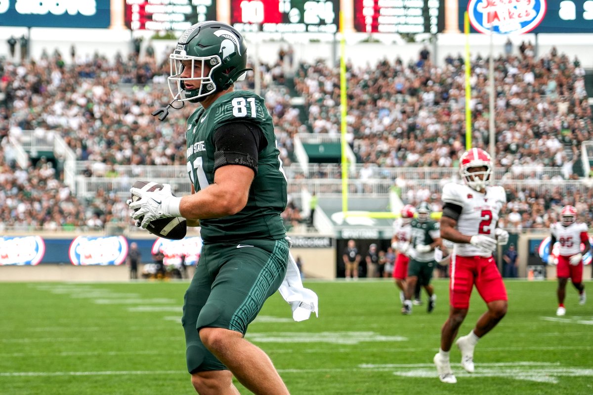 Michigan State TE Michael Masunas embracing increased role in pass game

"It’s been awesome to be able to be a part of this offense in a big way, doing my job in the run game and then getting my opportunities in the pass."

Story: on3.com/teams/michigan…