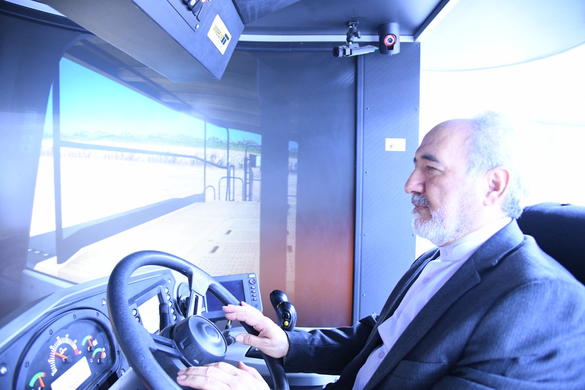 استقبل #المعهد_السعودي_التقني_للتعدين القنصل العام للجمهورية الإسلامية الإيرانية بجدة، السيد حسن زرنكار، والوفد المرافق له، حيث اطلع على برامج المعهد ومرافقه التدريبية خلال زيارته إلى منطقة الحدود الشمالية.