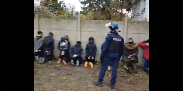 Dalluin_Von_G's tweet photo. @paul_denton Les 80 000 #BlackBlocks de #Beauvau seront de sortie pour incendier d'autres restaurants si besoin !! Et en tout le pacifisme quasi systématique des 10-15 ans ne se soigne qu'à la #Matraque (rappel de vaccin obligatoire) https://t.co/jSg6kgXHUo