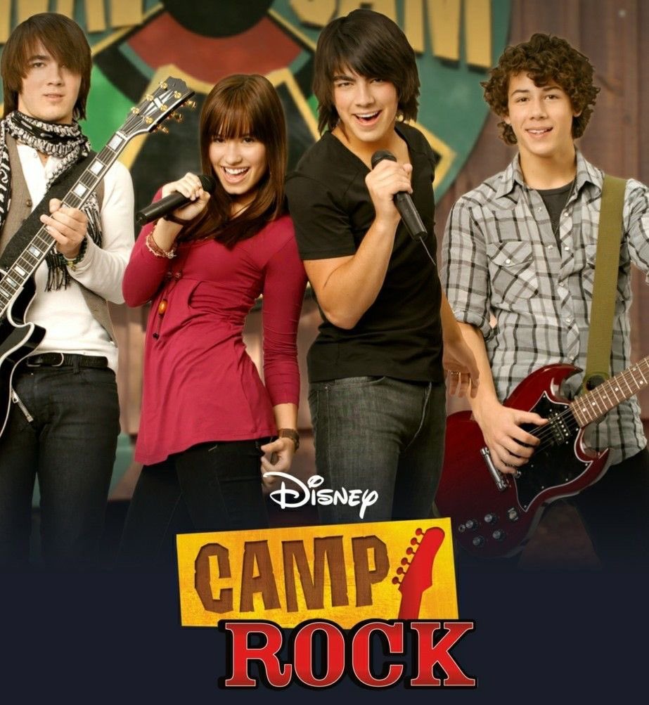 lovelymichaelj's tweet image. no importa ya ser adultos, estaremos viendo camp rock 3 como si estuviéramos en 2008 otra vez!