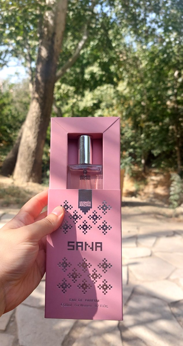 هدیه هایی که با یک ماه تاخیر میرسن بیشتر به ادم میشینه این یعنی حتی اگه ان قدر شلوغ بشم که همون روز تولد کنارت نباشم بازم دوستت دارم😊