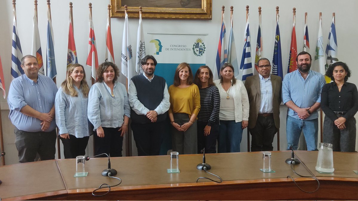 Hoy recibimos la visita de autoridades de la Dirección General de Tráfico de España <a href="/DGTes/">Dir. Gral. Tráfico</a>, representada por su Secretaria General, María Lidón Lozano, y la Vocal Asesora de la Unidad de Apoyo al Director General, Susana Estévez Gómez.
🧵⬇️