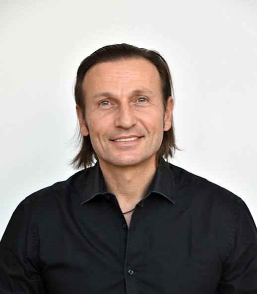 johnsixx256's tweet image. El es David Hatchwell financiador del genocidio sionista en España. Os lo dejo para que le pongais cara porqu muchas veces no se sabe quien está detrás de los intereses economicos que llevan a barbaries 👇
RT 🔄 para que llegue a todo el mundo.