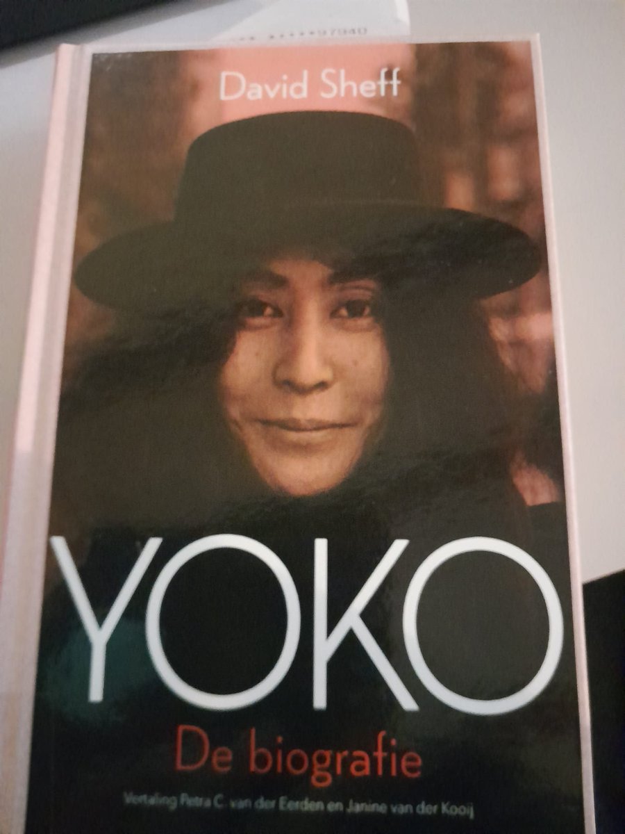 Nogal wat oudere popliefhebbers zien Yoko Ono ten onrechte als een krijsende oplichtster die the Beatles uit elkaar dreef.  Thans wordt Yoko Ono gezien als een van de belangrijkste avant-garde-kunstenaars ter wereld. En in de VS had ze 13 nummer 1-hits in de dance-club-hitlijst.