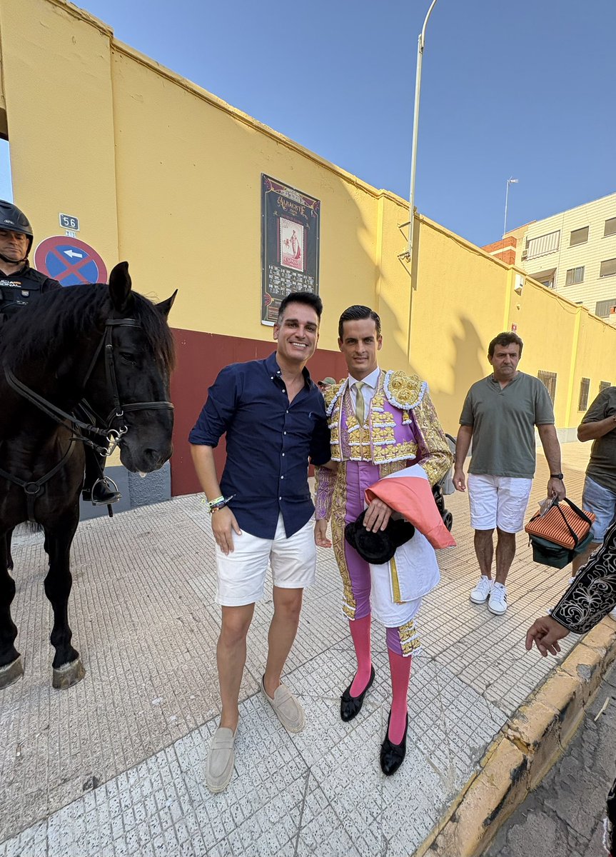 Con  <a href="/infodavidgalvan/">info David Galván</a> en #Albacete 🐂. 
¡Alegría de verte, amigo!

#tauromaquia