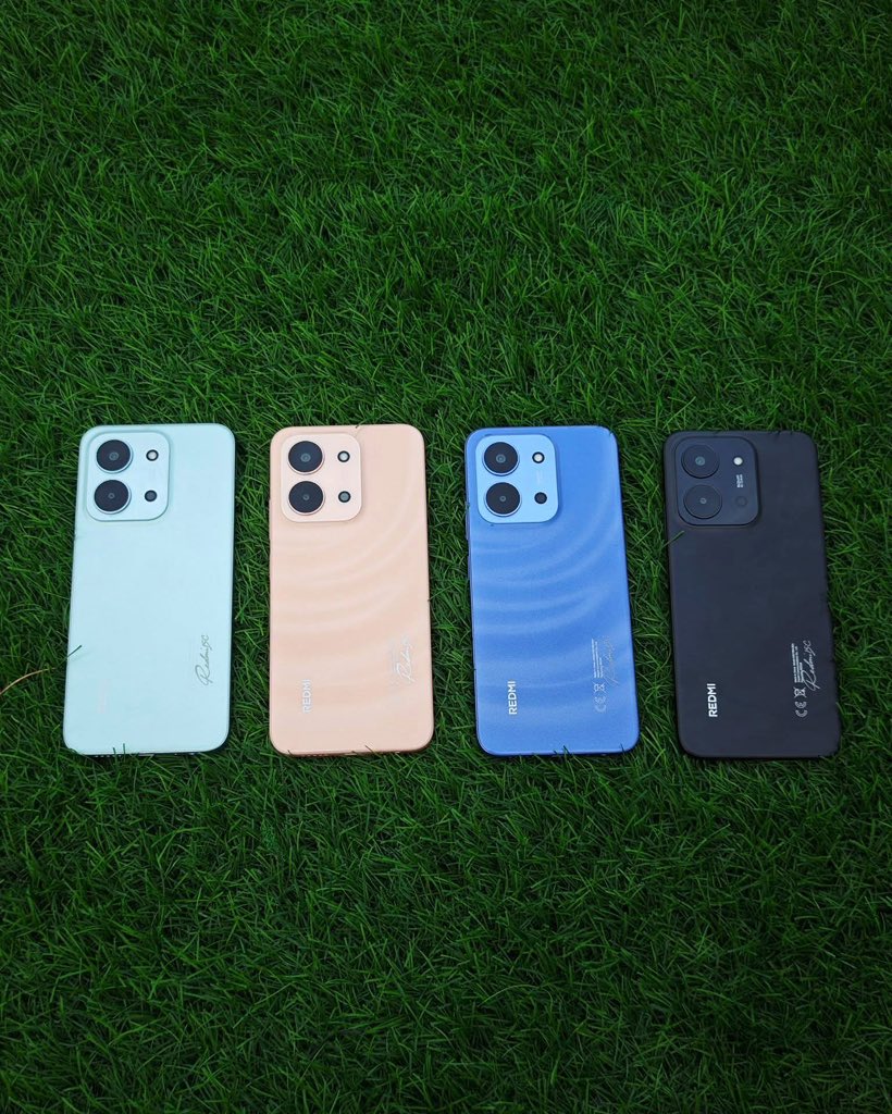 XiaomiNigeria's tweet image. Bold in Midnight Black, fresh in Mint Green, dreamy in Moonlight Blue, vibrant in Twilight Orange — #Redmi15C matches every vibe! 💙🖤💚🧡

#Redmi15C