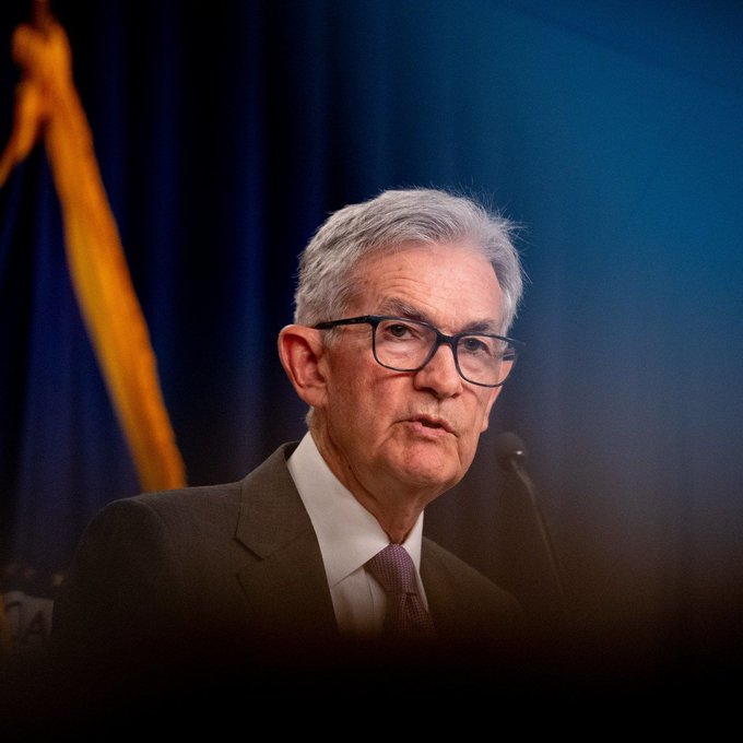 web3_adict's tweet photo. UPDATE: La Fed reste fracturée 🇺🇸

📉 Médiane → encore -50 bps en 2025
⚖️ 6 officiels = plus de baisses, 9 = 2 coupes en plus
🗣️ Miran réclamait déjà -50 bps aujourd’hui

👉 Tous les regards sur Powell… 👀
#Fed #Bitcoin https://t.co/2czEjFKudH