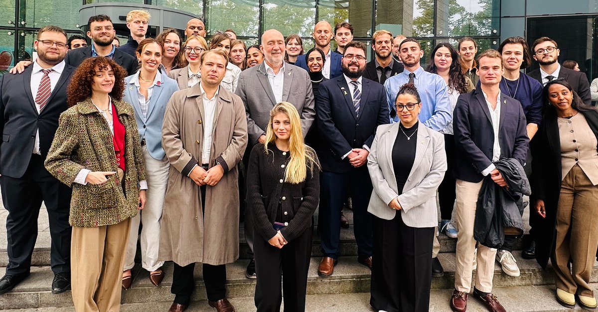 Unter dem Motto „Shaping Tomorrow: German-Israeli Youth Exchange“ habe ich heute mit Mitgliedern des <a href="/JuFoDIG/">JuFo - Junges Forum DIG</a> und einer Delegation israelischer Studierender der International Diplomacy Initiative über die einzigartigen Beziehungen zwischen 🇮🇱 und 🇩🇪 gesprochen. Gerade in Zeiten,