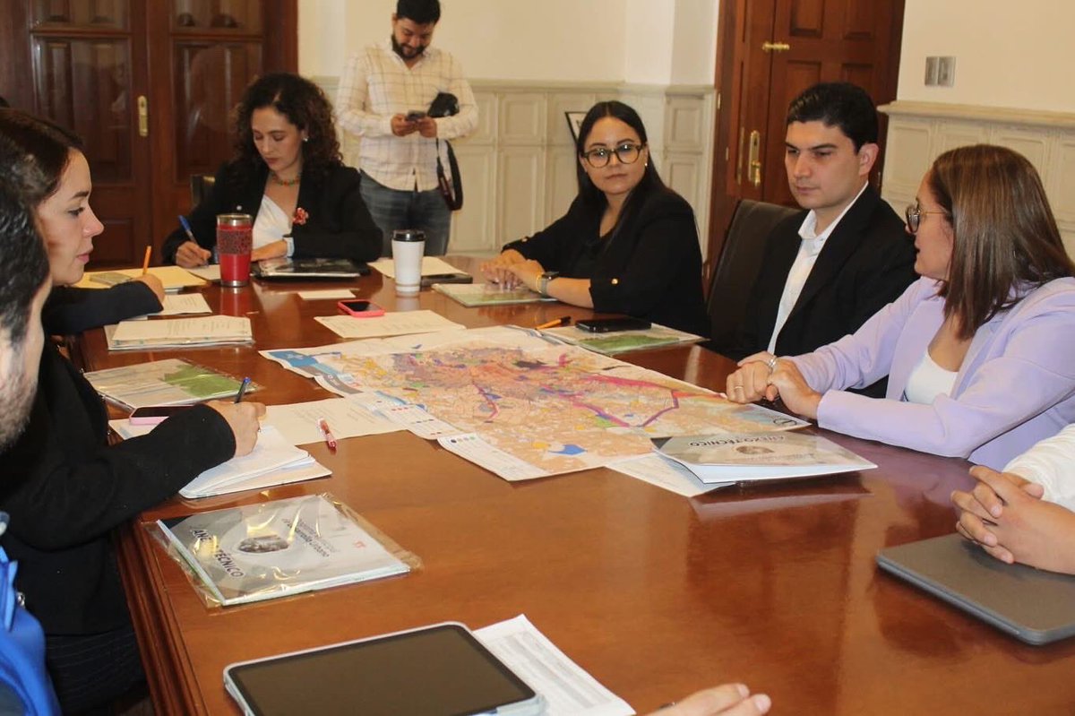 🔗| En el marco de la instalación de la Comisión de Gestión Territorial y Vivienda, presentamos los objetivos, planes, metas, y la visión de planeación y ordenamiento al año 2040.

#DurangoEsElCamino 🐺🛣️