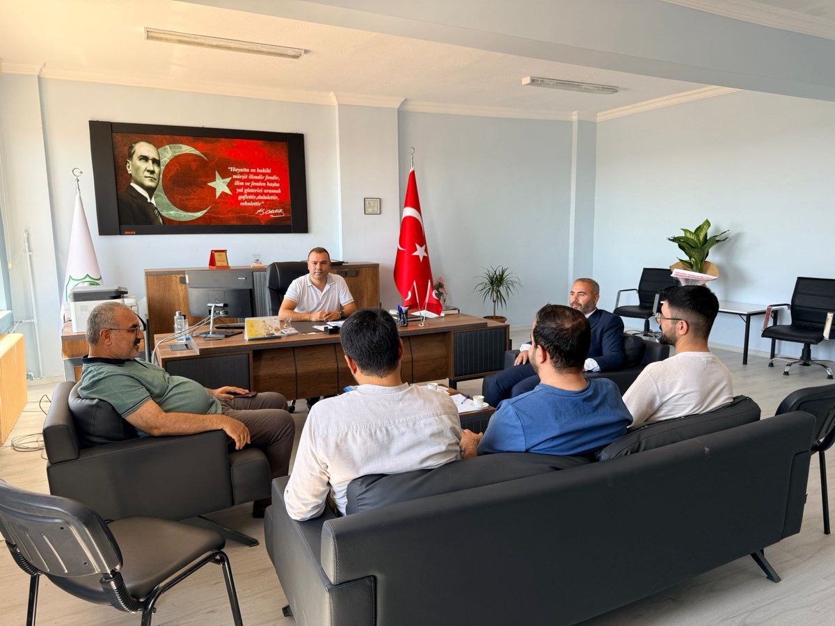 Hayırlı Olsun Ziyareti.

Halfeti Anadolu İmam Hatip Lisesinde Okul müdürü olarak göreve başlayan Sedat Koç hocamıza hayırlı olsun ziyaretinde bulunduk. Sayın hocamıza nazik ev sahipliğinden dolayı teşekkür eder, yeni görev yerinde başarılar diliyoruz.