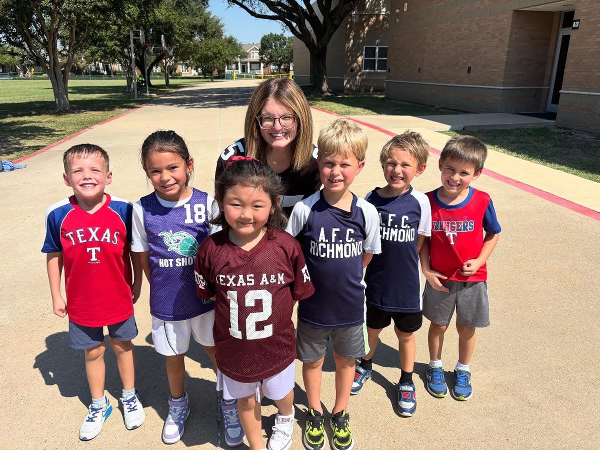 LewisvilleISD's tweet image. Everyone wins when Lewisville ISD 𝗧𝗘𝗔𝗠𝗦 𝗨𝗣 for Kindness!

We can&apos;t wait to see everyone dressed as their favorite hero (everyday or super) or role model tomorrow!

#LISDBeKind #OneLISD