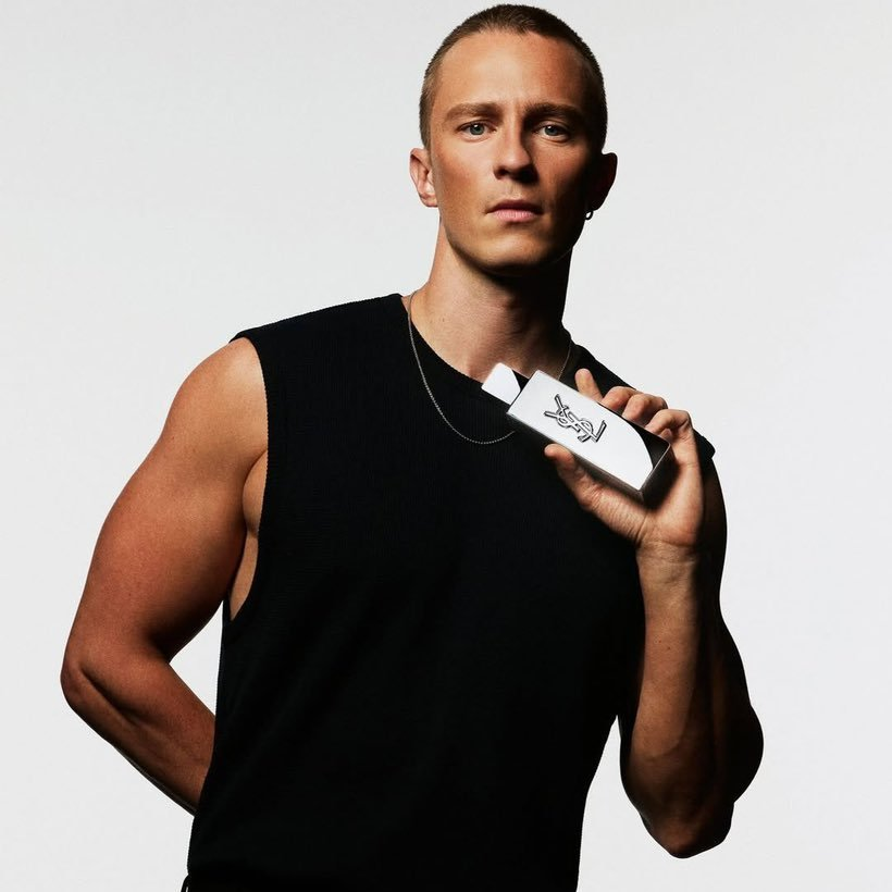 sboficial's tweet photo. GOSTOSO! Drew Starkey para a YSL Beauty. 🫦 https://t.co/SoGCix2VuO