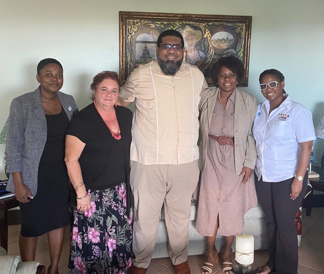 Ambassador <a href="/YanetStable/">Yanet Stable Cárdenas</a> held a productive meeting with Dr Mohammad Nagdee, Executive Director of <a href="/CCREEE_GNSEC/">Caribbean Centre for RE and EE</a>

In line with Cuba's commitment to the use of renewable energy, the relationship with the CCREEE constitutes an important step towards collaboration with the  Caribbean.