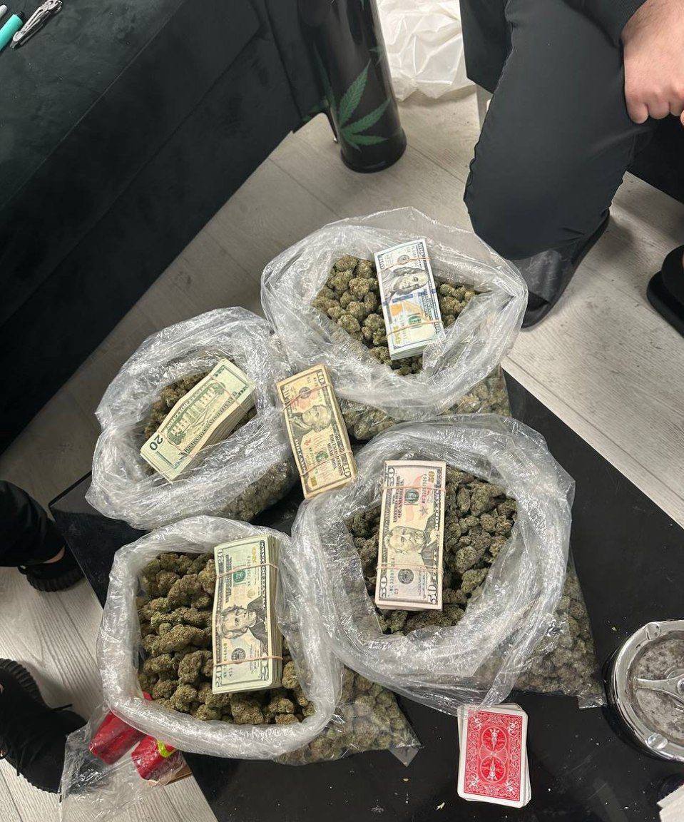 Who's ready to tag along? Let's hit all 4 bags and STAY LIFTED