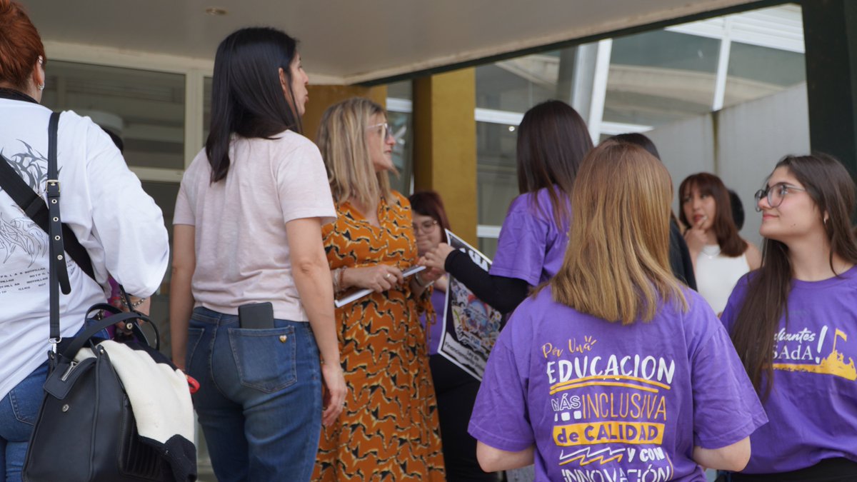 unsadaoficial's tweet photo. Un grupo representativo de estudiantes, docentes y personal de la Universidad partió desde San Antonio de Areco y Baradero hacia la marcha universitaria.
A su vez, en ambas sedes académicas se concentrarán, esta tarde, quienes quieran seguir las alternativas del acto.
#marchamos https://t.co/kfScExlWHc