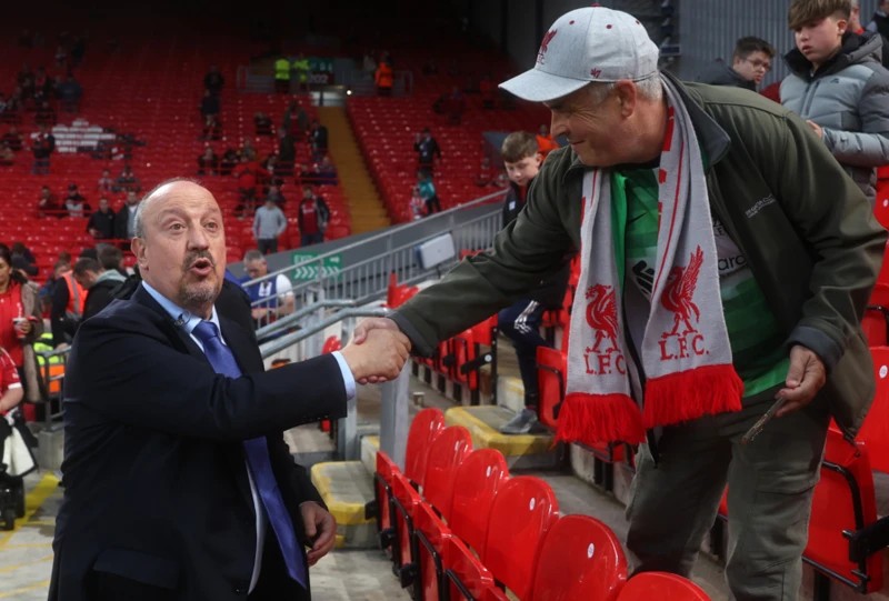 ❤️ Siempre es bonito ver a esa persona que te hizo feliz 😊

Rafa Benítez en su casa 🏡