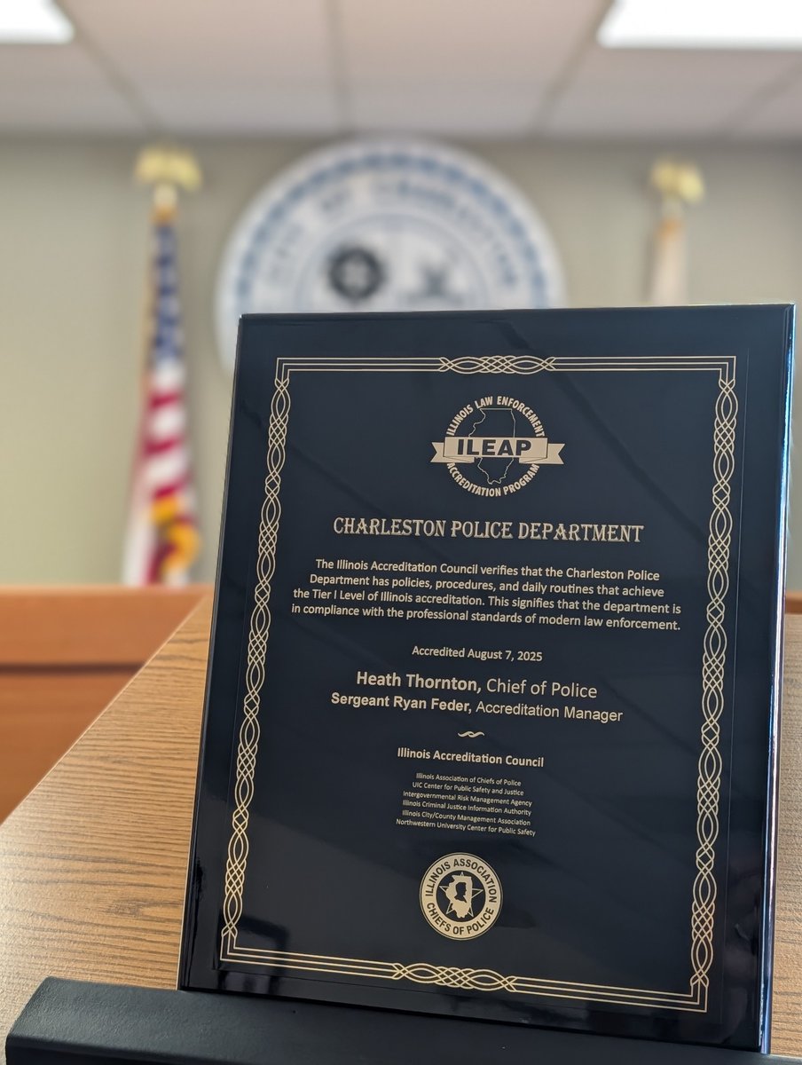 ILPoliceChiefs's tweet photo. Congratulations to the Charleston Illinois Police Department on earning Tier I level of Illinois Accreditation! ILACP Vice President Kirk Brueggeman was there this week to present the award.

Learn more about #ILEAP ➡ https://t.co/Hg1pp9X6sD

#Illinois #ILChiefs #ILACP https://t.co/lRf1qex4bn