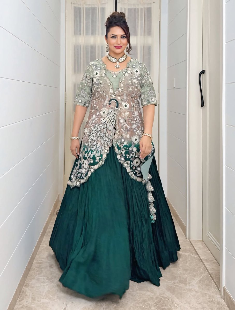 divyankaislife_'s tweet photo. Look at her 🔥💕🧿 #StylishDiva
Thanks for sharing @Divyanka_T 😍
P.S Loved Her Outfits ❤️
#DivyankaTripathi #DivyankaTripathiDahiya #QueenOfHearts https://t.co/UHllttbtv5
