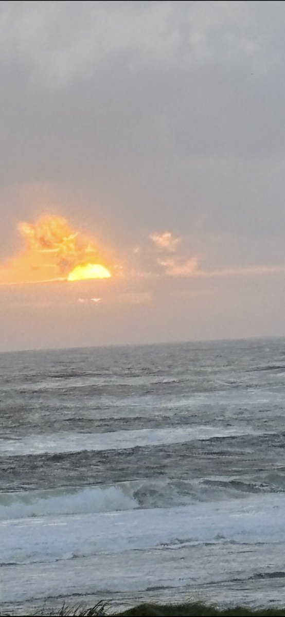 M33ARY's tweet photo. Sunset in Spanish Point on @wildatlanticway this evening. Not great photos as I found it difficult to hold the phone with the wind 🤣 #TheBannerCounty 💛💙🇮🇪 https://t.co/jTPQHYAa5z