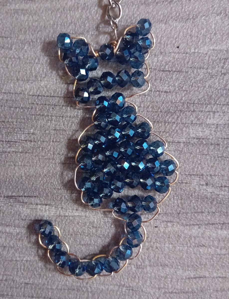 This cute, handmade cat keyring is brand new,and handmade by me today!  Would make a nice gift for any cat lover too. Available to buy from  axelinaproductions.etsy.com #catkeyring #catkeychain #handmadecat #smesupporthour #htlmphour #shopindie #ukmakers #craftbizparty #catlovergift