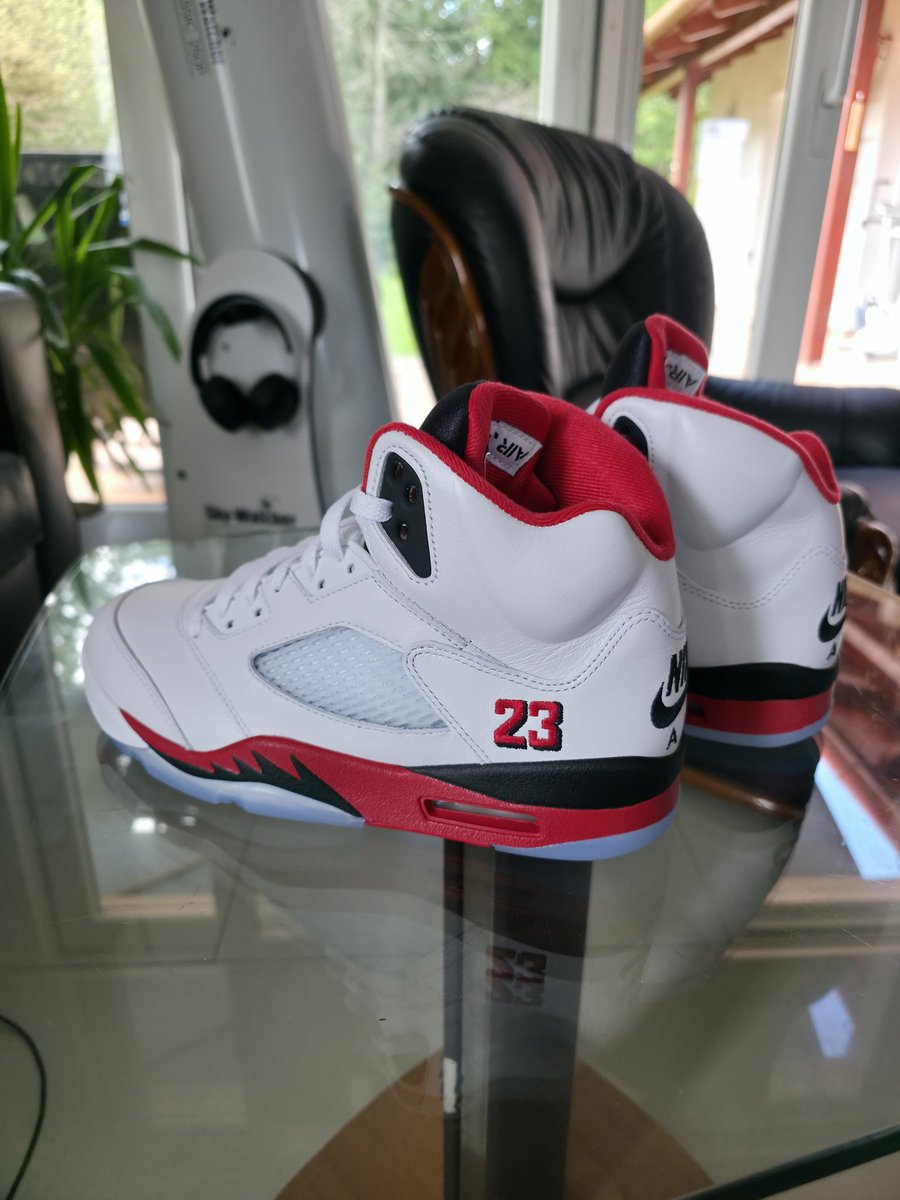 iamreloading's tweet image. Jordan 5 Fire Red