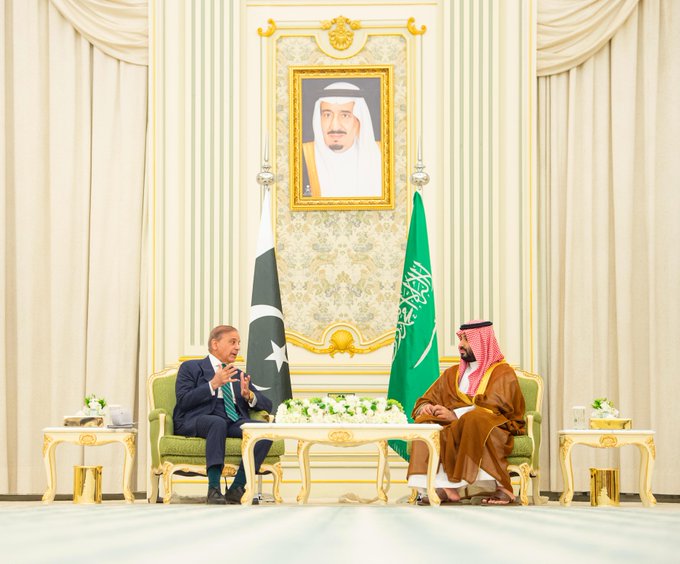 عاجل| ولي العهد ورئيس وزراء باكستان يعقدان مباحثات ويوقعان اتفاقية دفاع إستراتيجي. للاطلاع على 