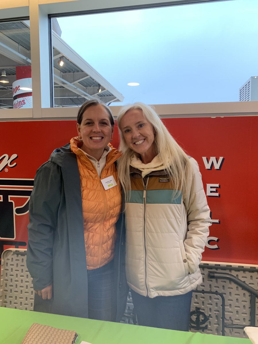 24seventalent's tweet image. Last week, our Minnesota team celebrated our ongoing partnerships and community alongside our clients and candidates with a night under the lights at the Twins game!  ⚾

#teamfun #clientappreciation #candidatecommunity #twinsbaseball