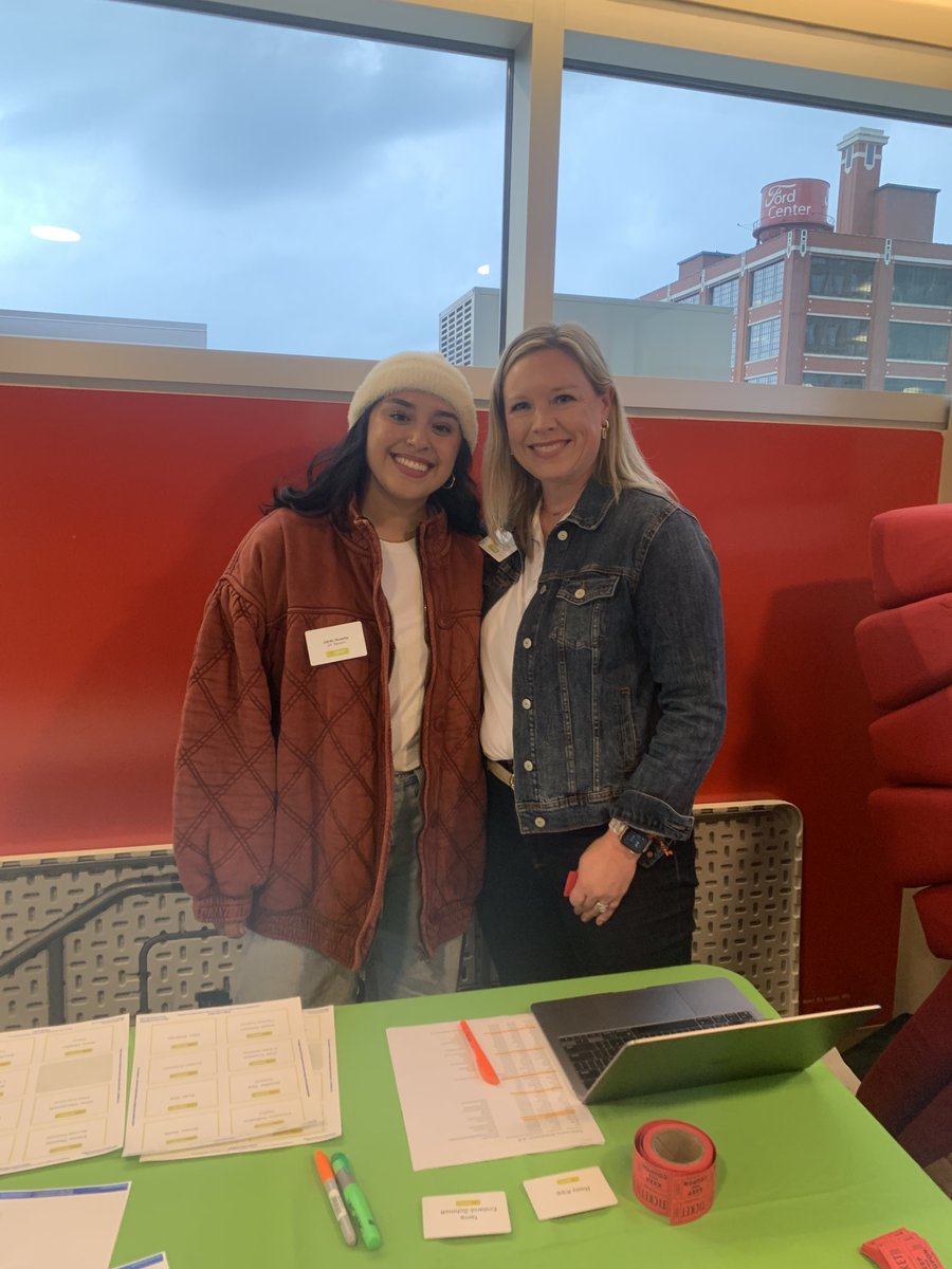 24seventalent's tweet image. Last week, our Minnesota team celebrated our ongoing partnerships and community alongside our clients and candidates with a night under the lights at the Twins game!  ⚾

#teamfun #clientappreciation #candidatecommunity #twinsbaseball