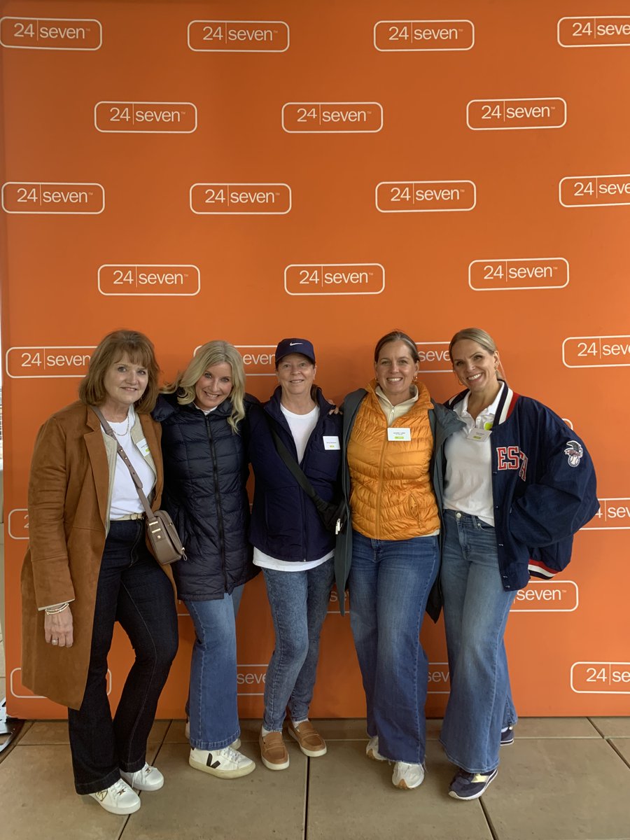 24seventalent's tweet image. Last week, our Minnesota team celebrated our ongoing partnerships and community alongside our clients and candidates with a night under the lights at the Twins game!  ⚾

#teamfun #clientappreciation #candidatecommunity #twinsbaseball