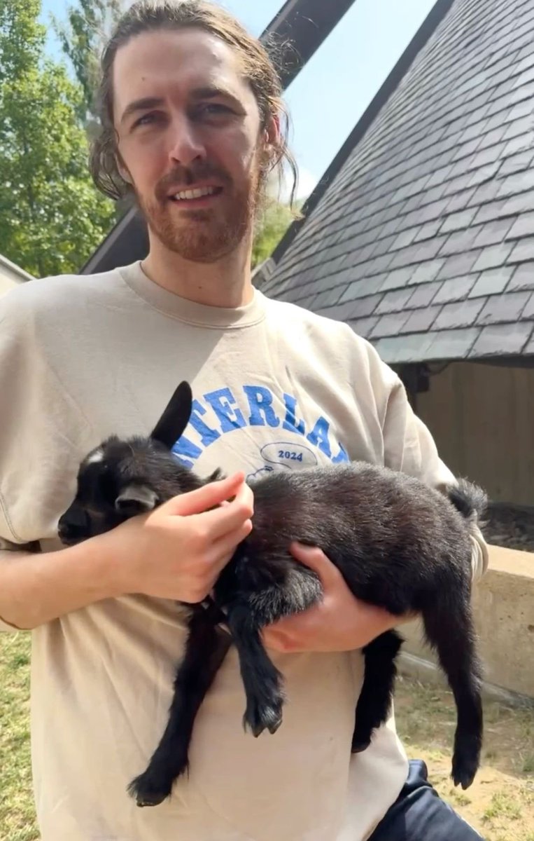 sharpnglorious's tweet image. i’m holding a cat, but close enough. happy #hoztwtselfieday ☺️🐈‍⬛