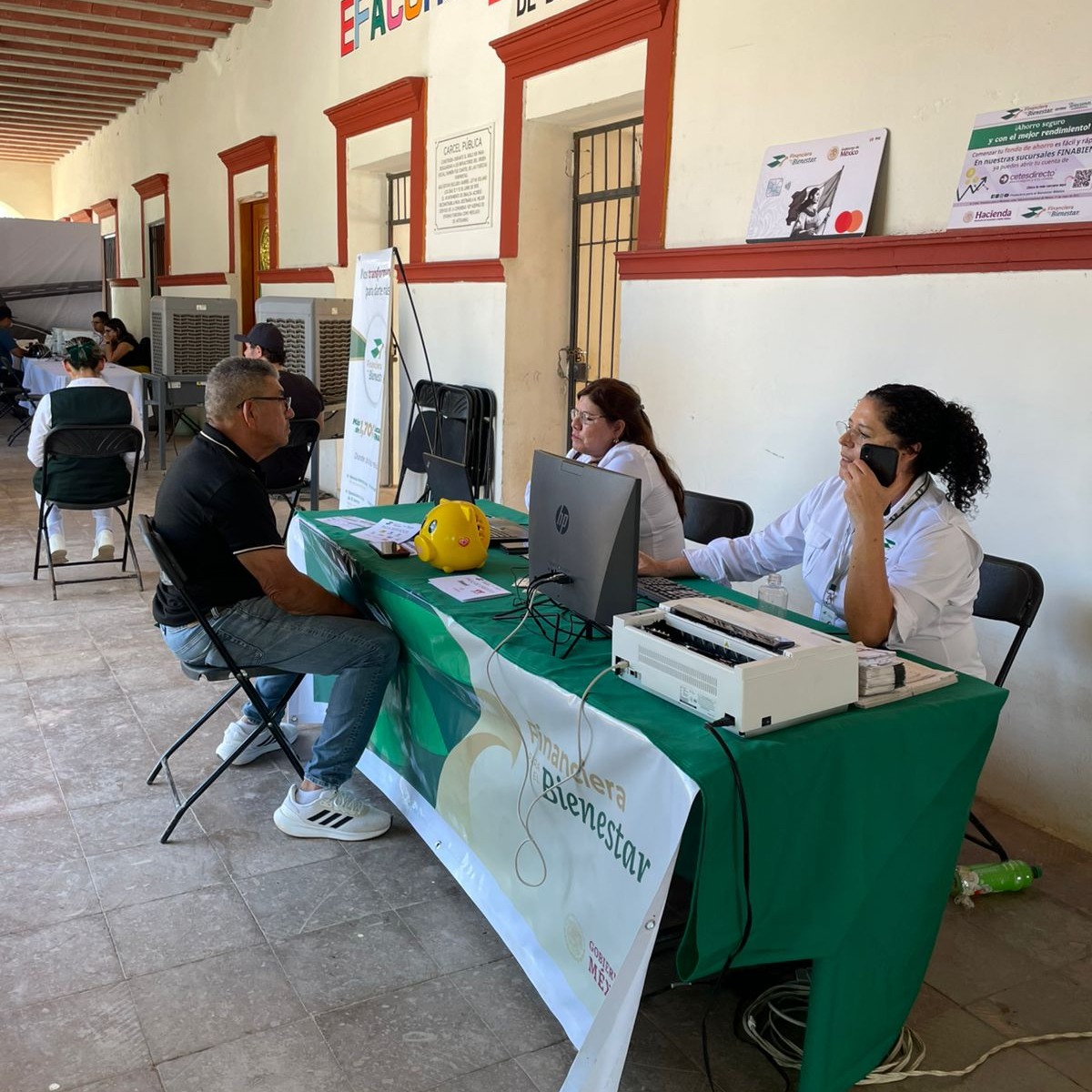 La Comisión Estatal de Mejora Regulatoria y Gestión Empresarial, a través de URGE Sinaloa de Leyva, apoyó la Oficina Móvil del SAT en el Mercado Artesanal, acercando servicios fiscales y asesoría a la ciudadanía.

#Sinaloa #URGE #ServiciosFiscales