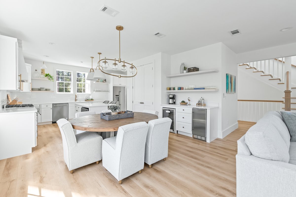 ChiMarBuilders's tweet photo. Bright, bold, and beautifully open 🤍✨ We believe your kitchen should set the tone for the whole home! https://t.co/rQCDyKCgqD